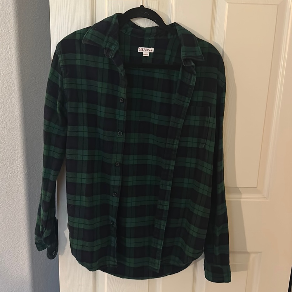 Merona green plaid long sleeve flannel button up shirt (size small)